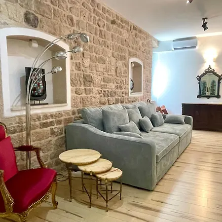 Papalic Palace *