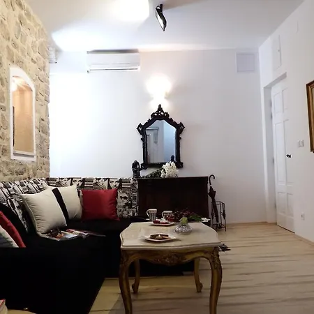 Apartment Papalic Palace