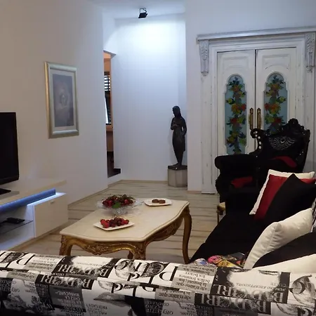 Apartment Papalic Palace *